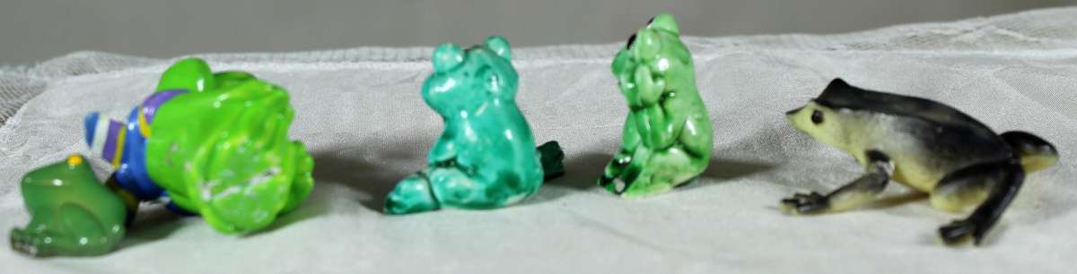 Set of four miniature froggies