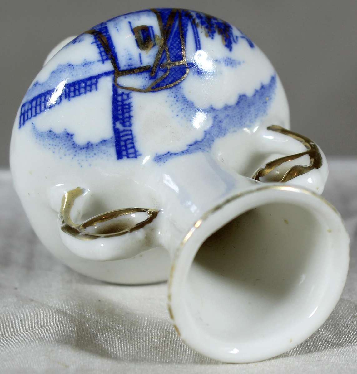 Small blue and white Dutch 2 handled vase