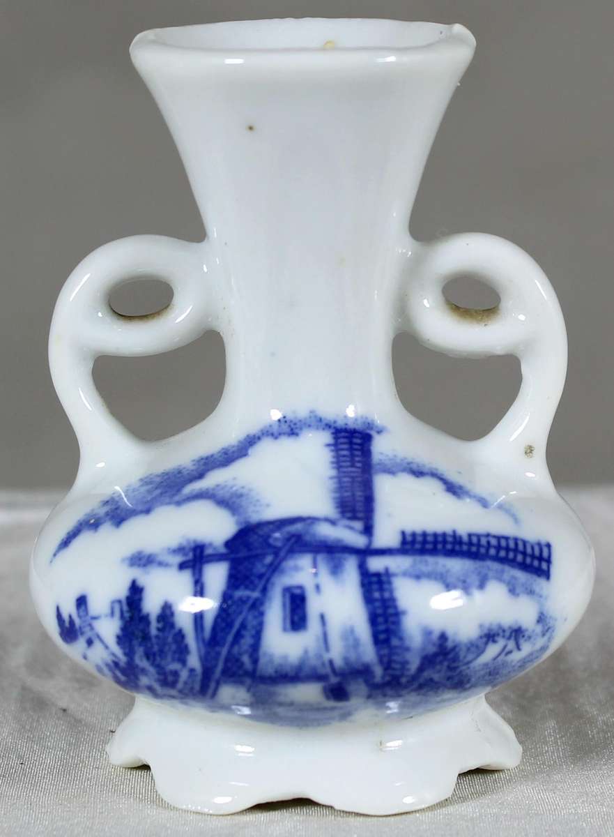 Small Dutch themed scroll handle vase