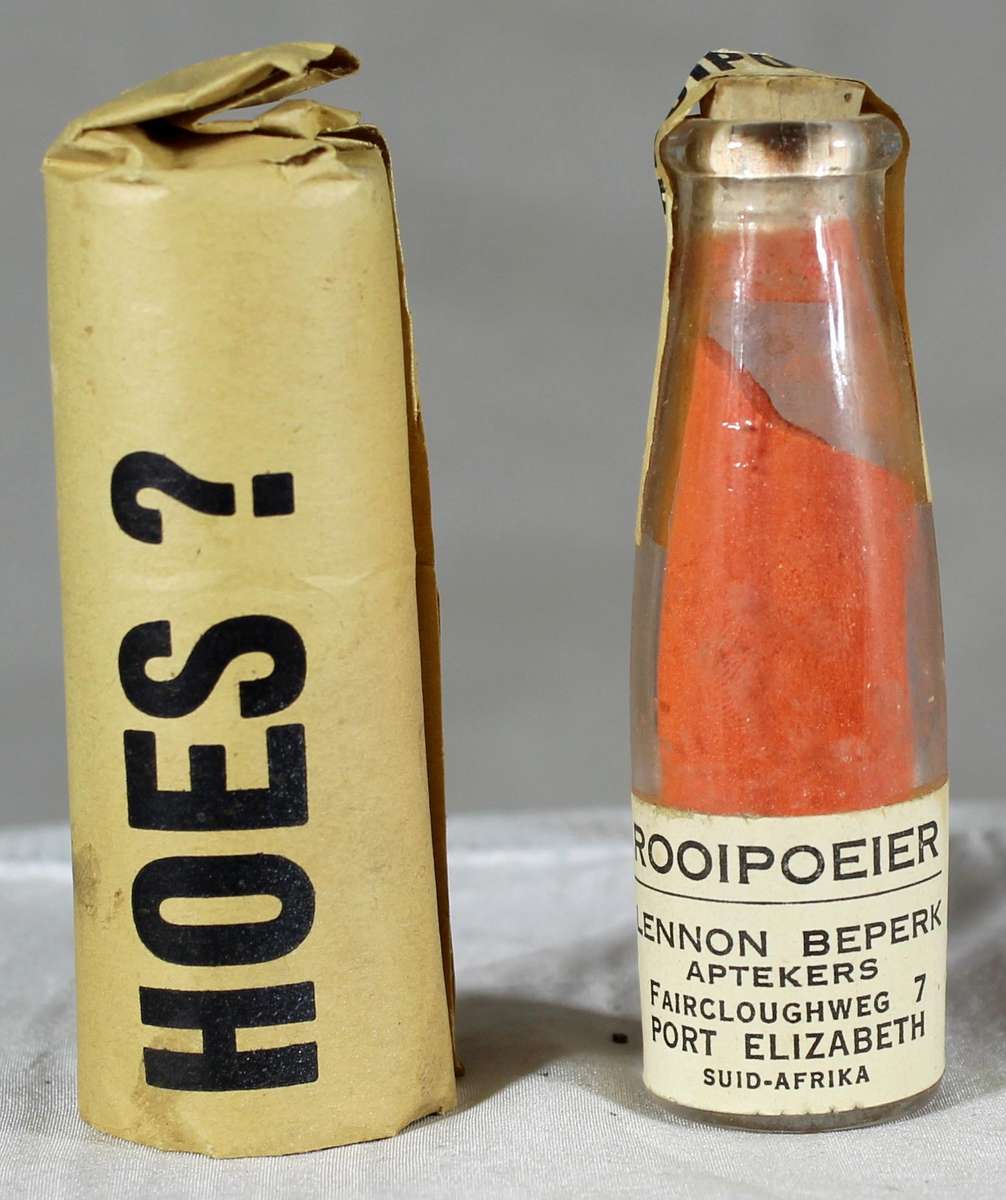 Mini medicine bottle - Lennon Rooipoeier