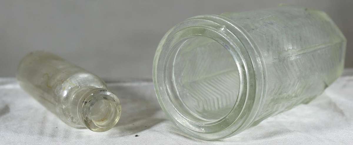 Pair of glass vintage bottles - OXO