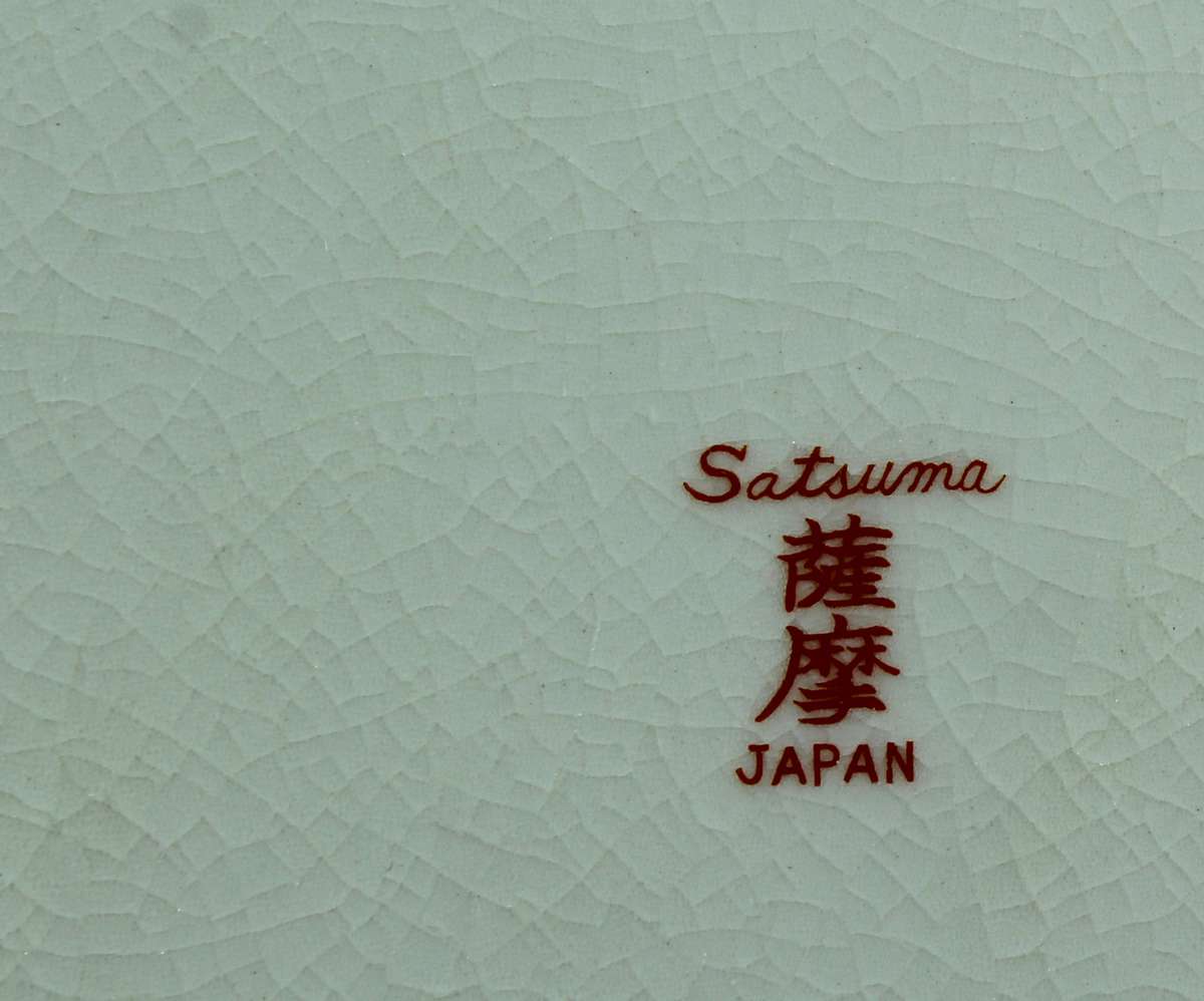Satsuma display plate with peacocks