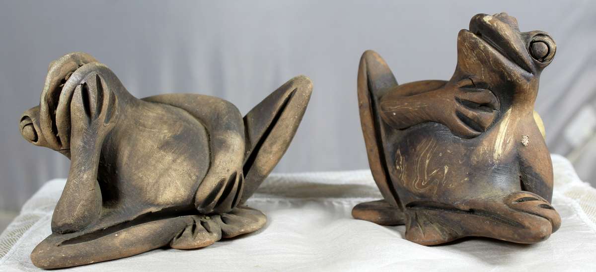 Pottery - Frogs - Salt & pepper shakers