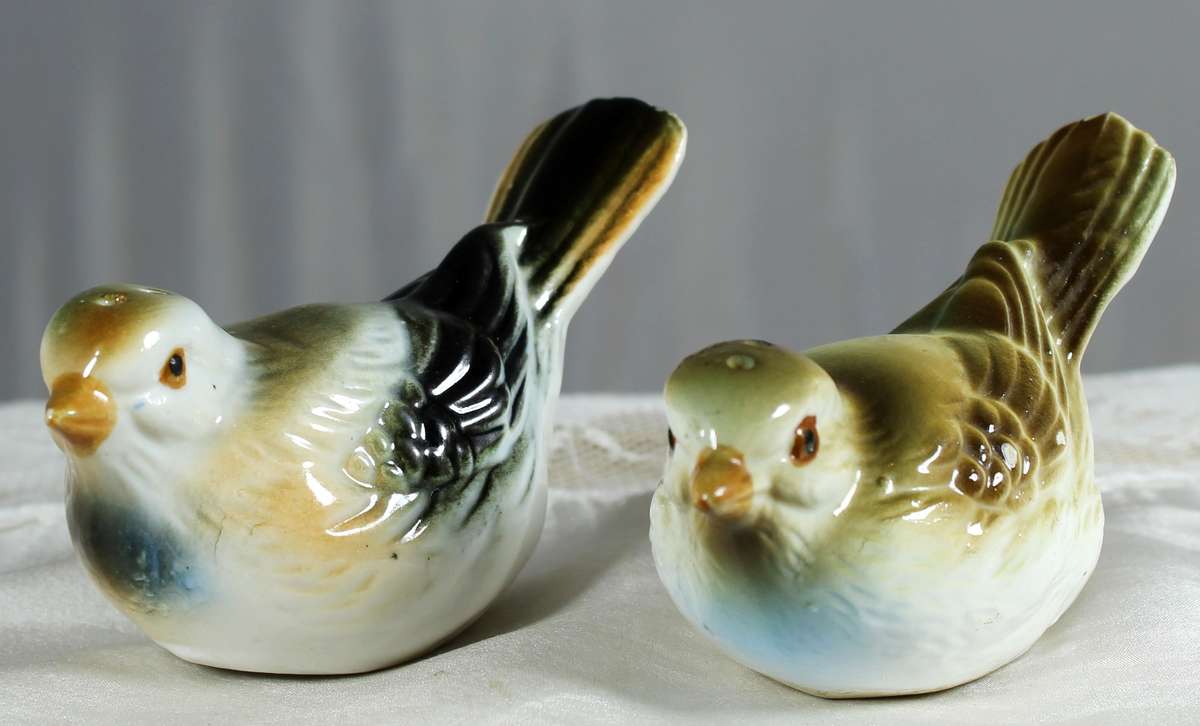 Porcelain - Birds - Salt & pepper shakers