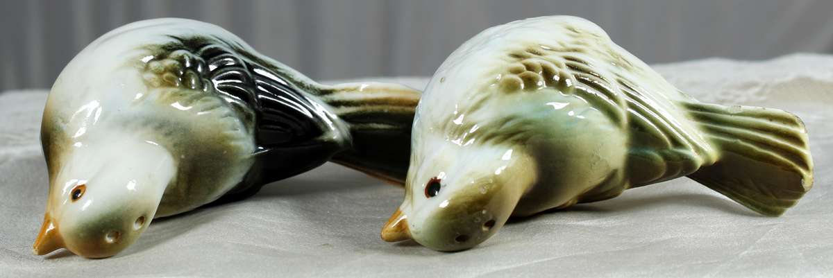 Porcelain - Birds - Salt & pepper shakers