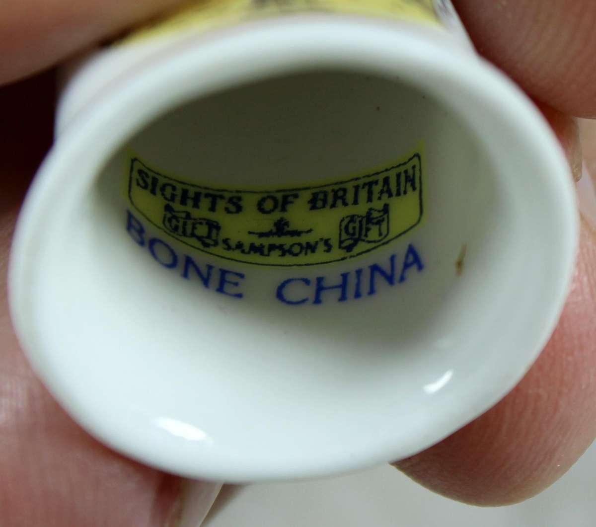 Bone China thimble - Stow on the World - Sights of Britain