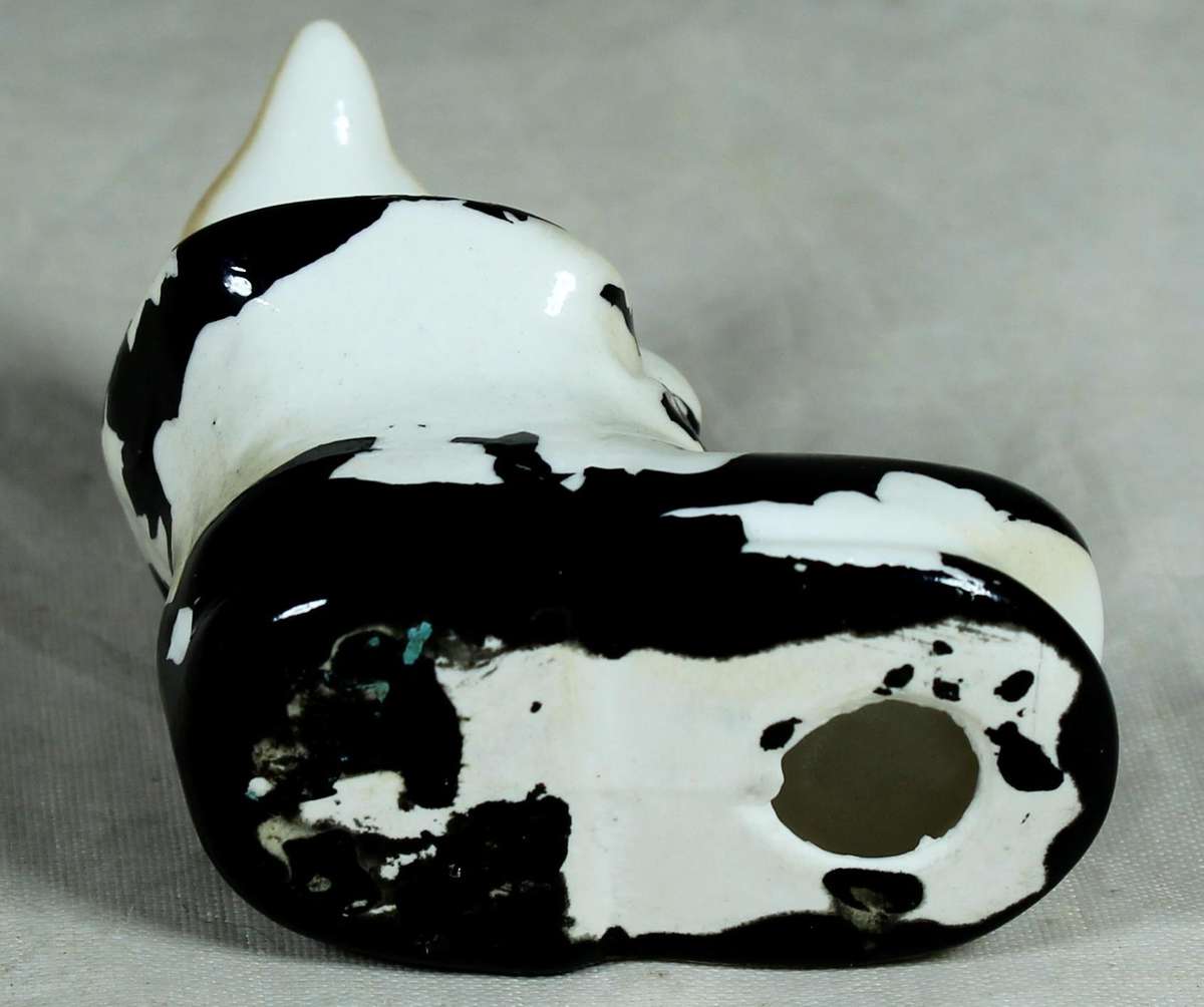 Miniature cat in an old boot