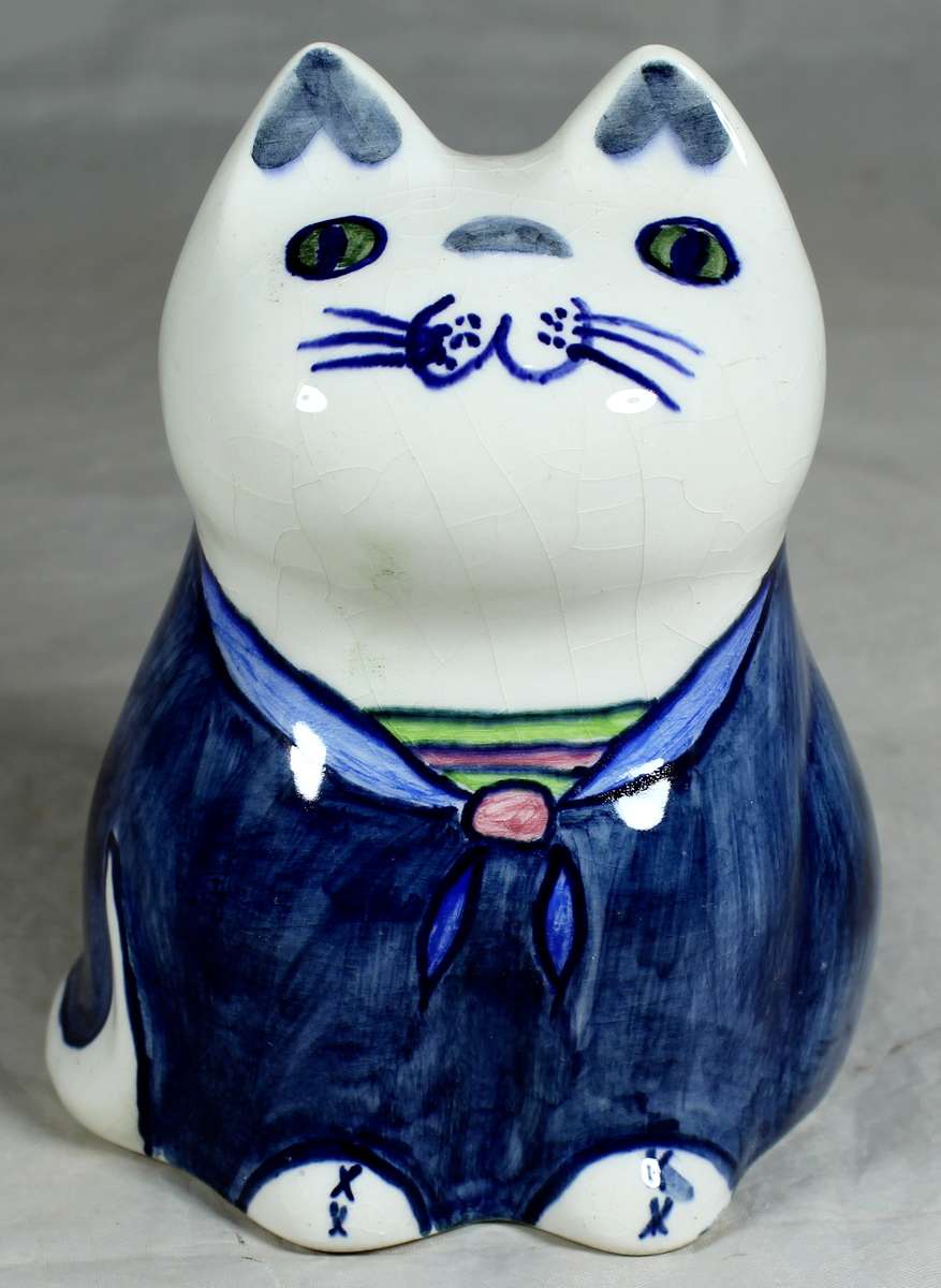 Porcelain smart cat