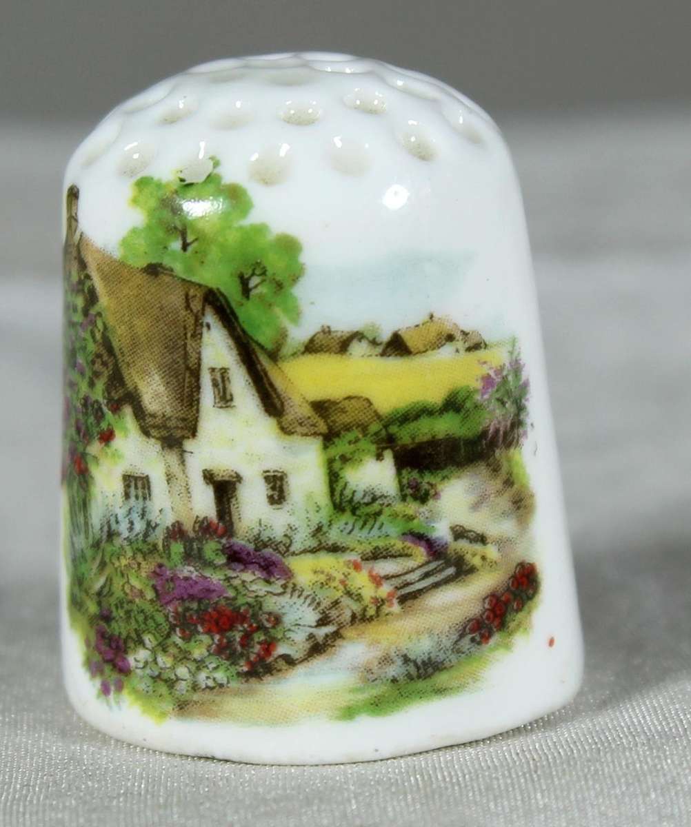 Bone China thimble - Country house - Fenton