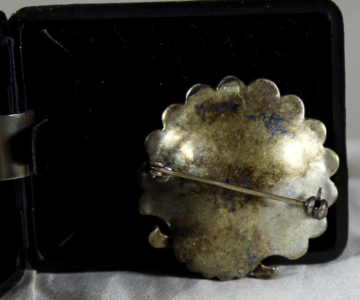 Vintage shell shaped marcasite brooch - sterling silver