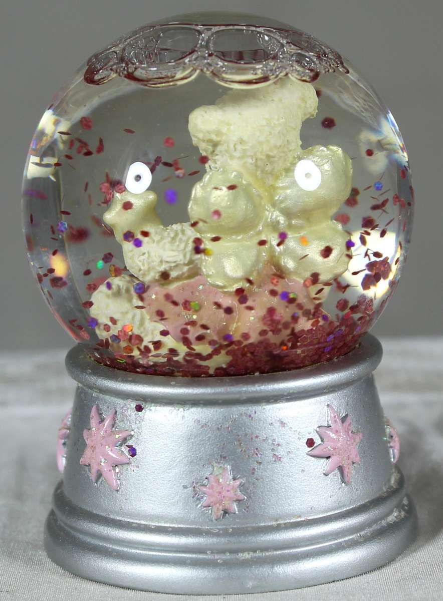 Russ bear snow globe