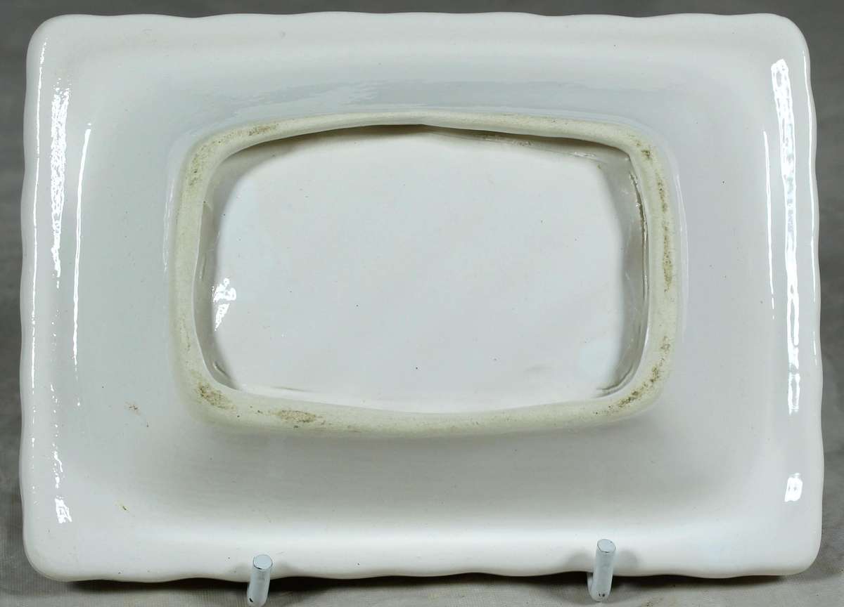 White ribbed trinket bowl