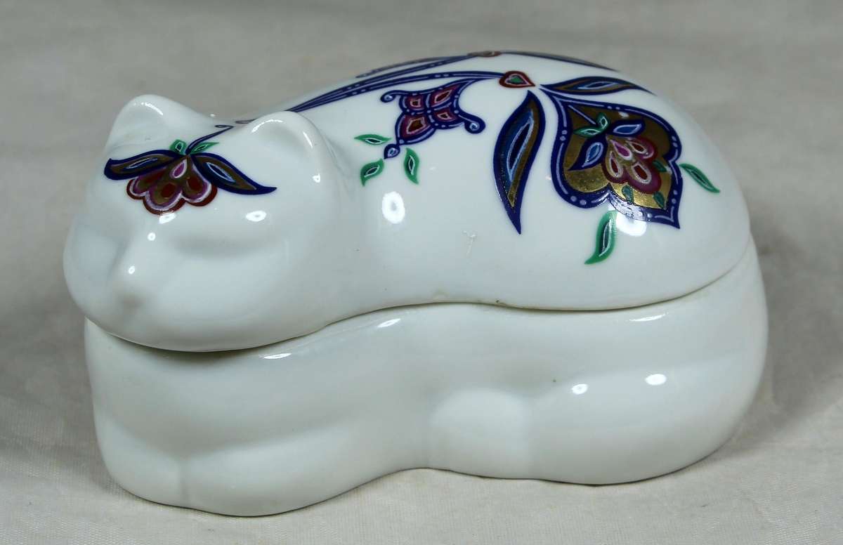 Elizabeth Arden - Byzantium - lidded cat trinket holder