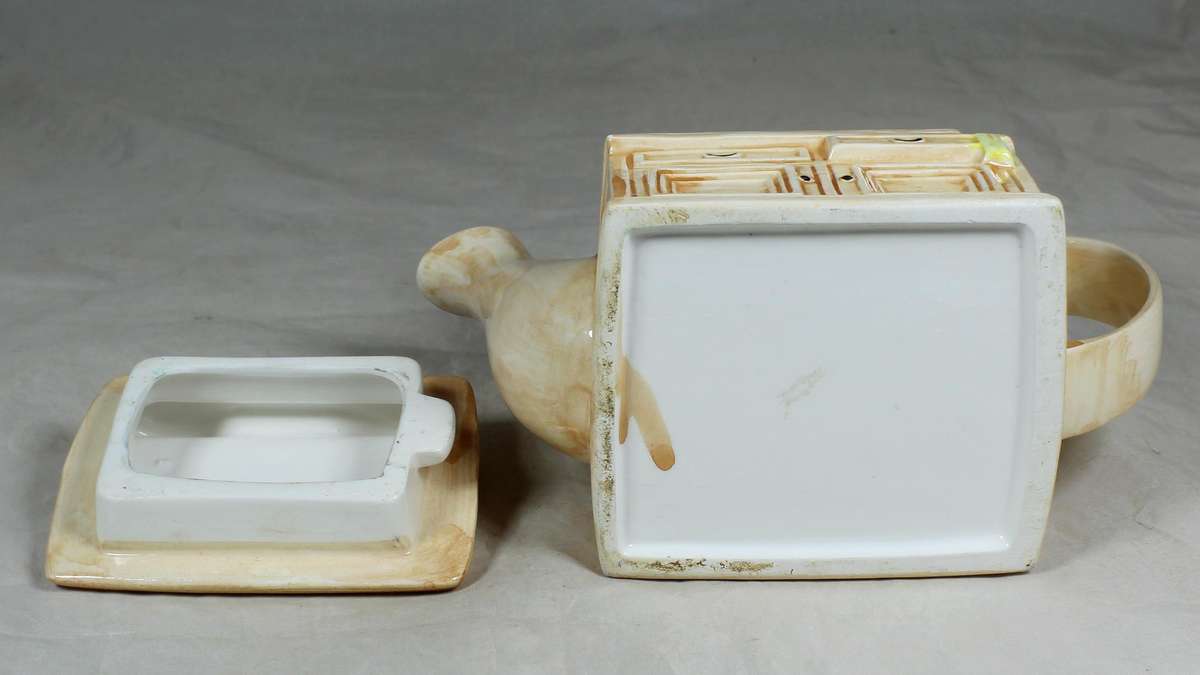 Kitchen cupboard novelty tea kettle