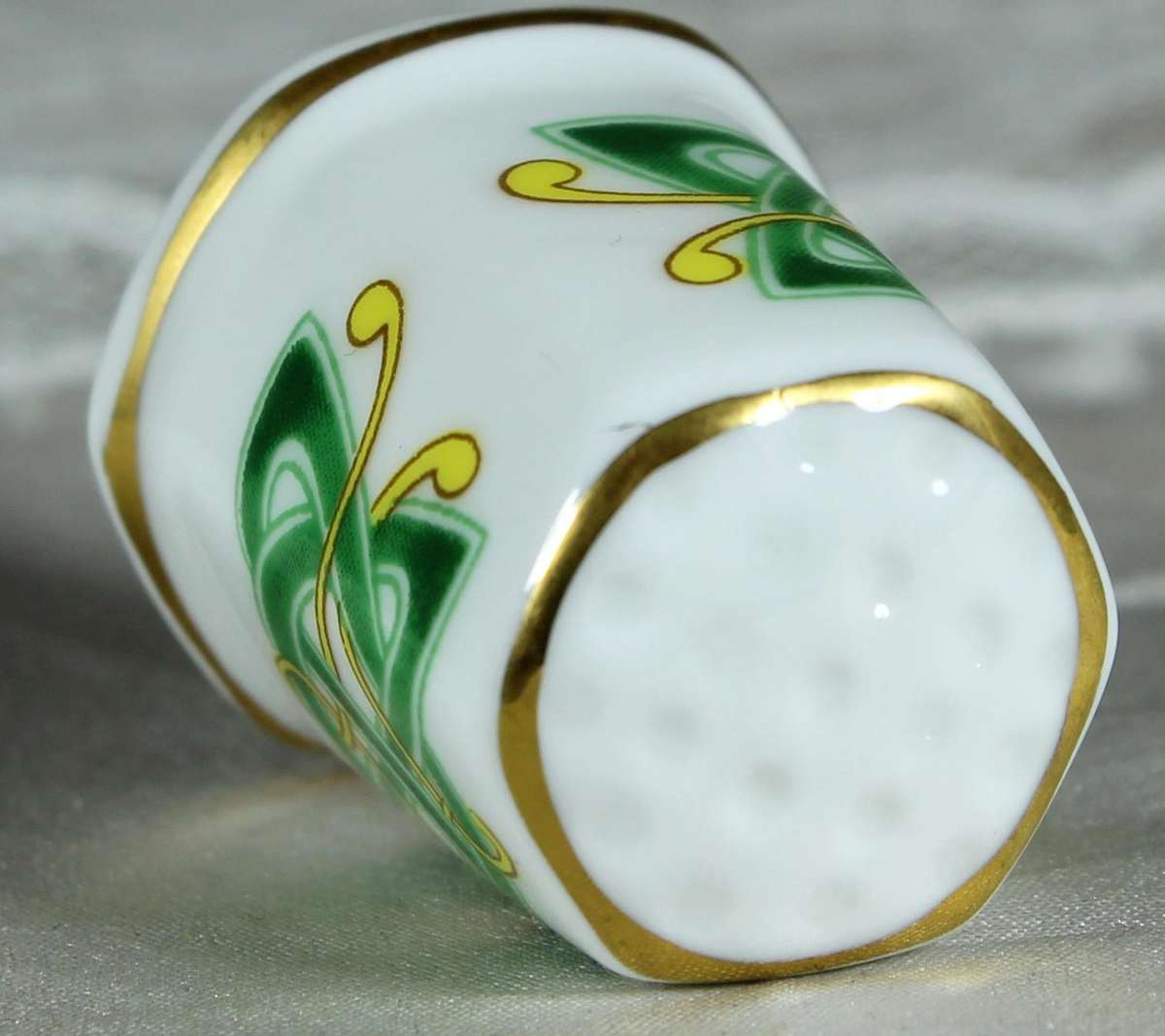 Bone China thimble - Royal tara - Ireland