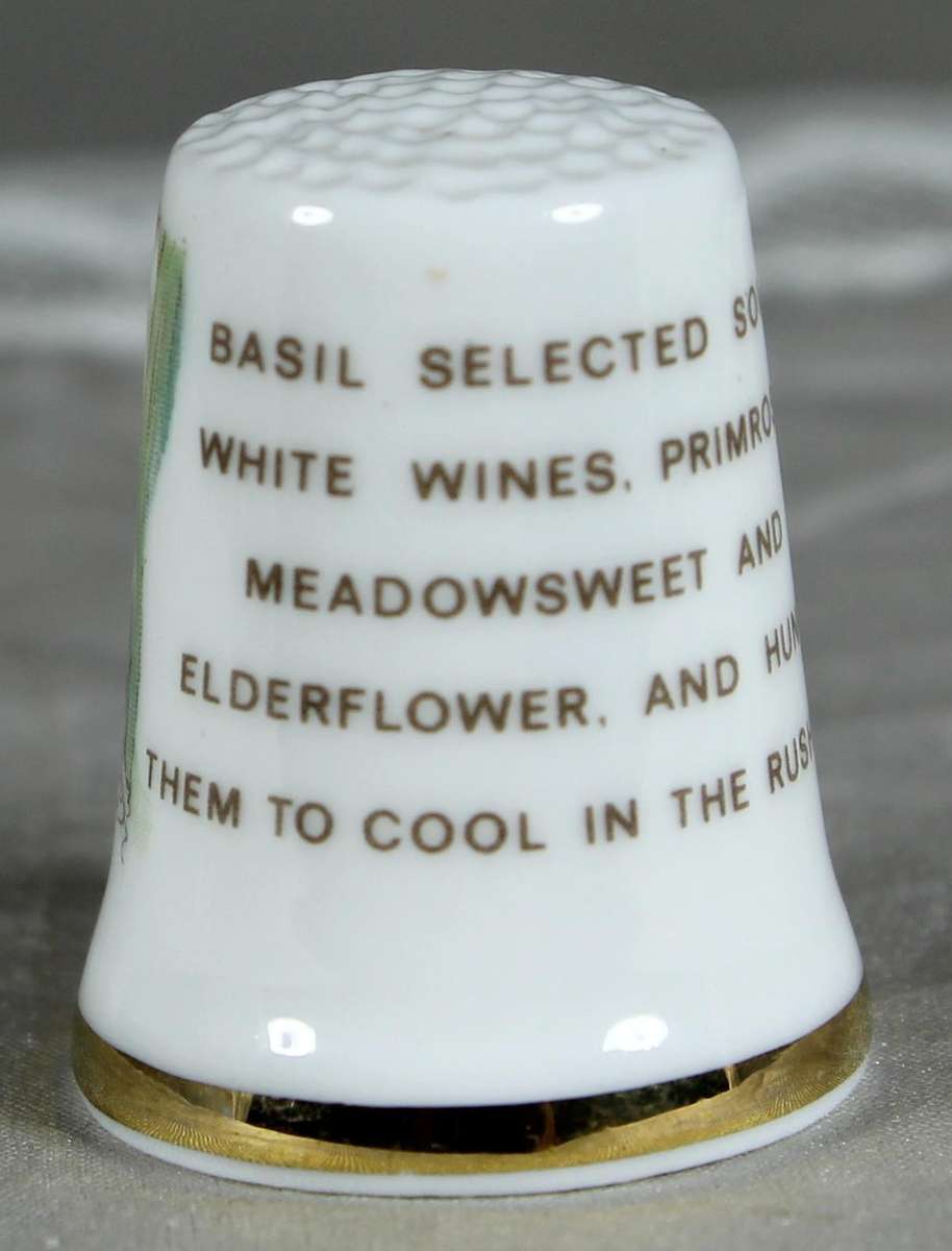 Bone China thimble - Royal Doulton Summer - Jill Barklem 1983 - Basil in the rushes