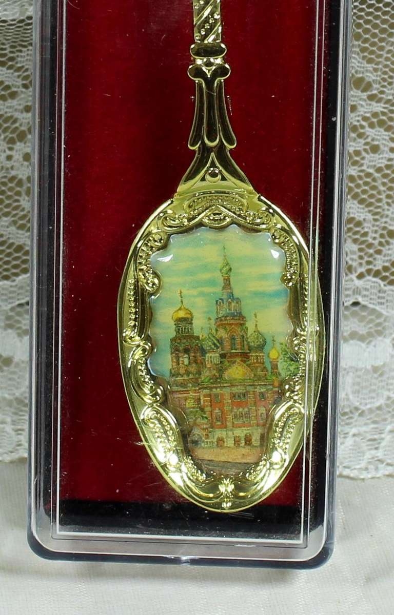 Souvenir spoon - St Peterburg with porcelain insert