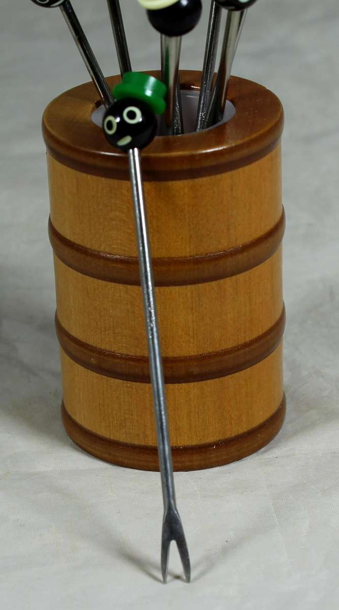 10pc Chick pickle forks