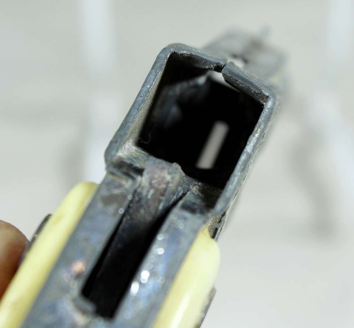 Miniature pistolet for restoration
