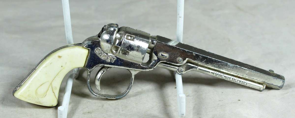Miniature Cadet pistol for restoration