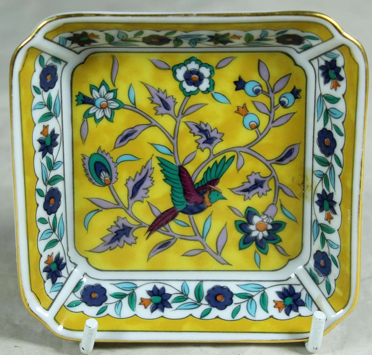 Small Imari style trinket bowl - yellow