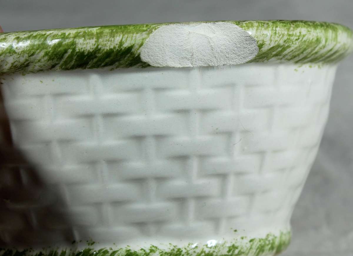 Bowl with chicken shaped lid