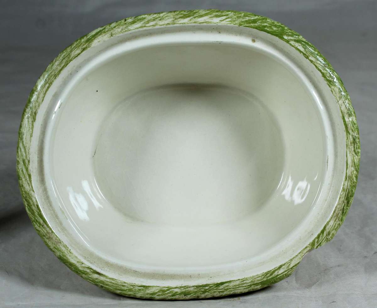 Bowl with chicken shaped lid
