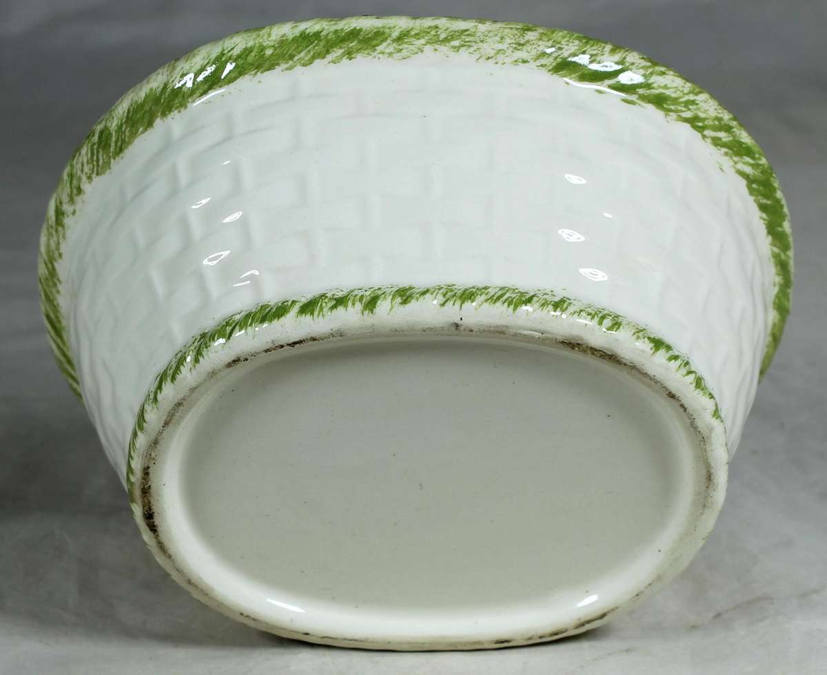 Bowl with chicken shaped lid