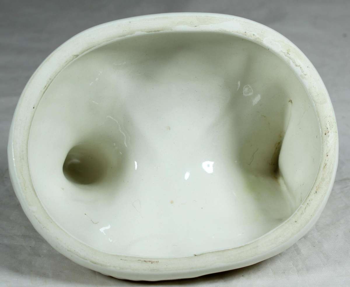 Bowl with chicken shaped lid