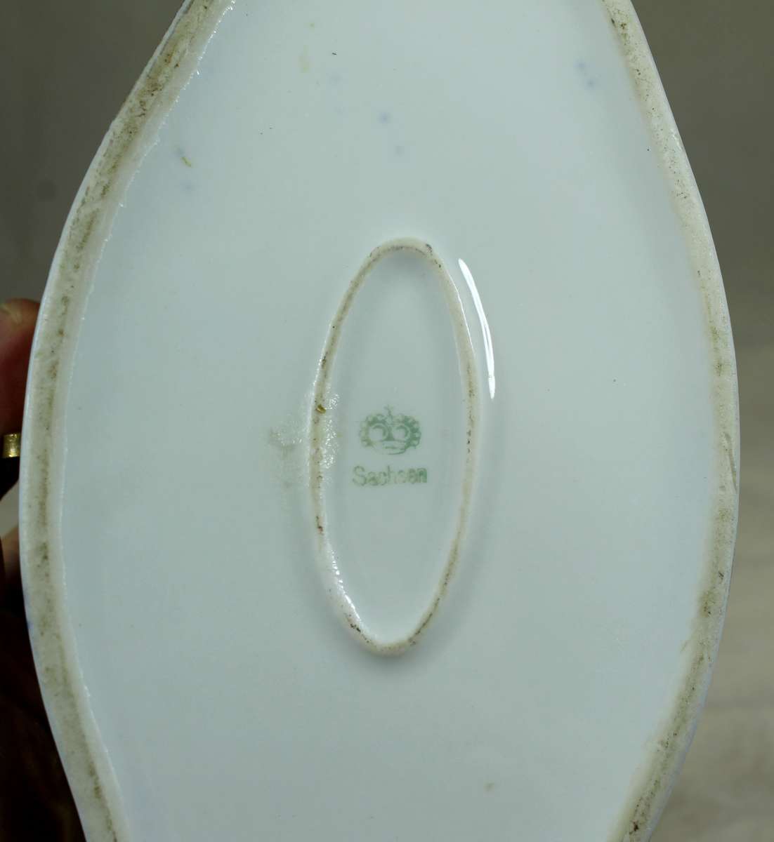 Saschen lidded porcelain container