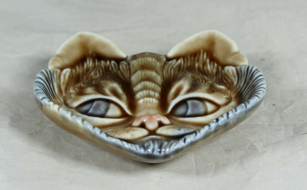 Small Wade cat trinket bowl