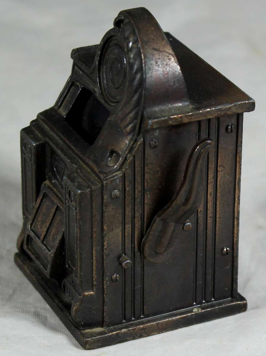 Small one arm bandit pencil sharpener