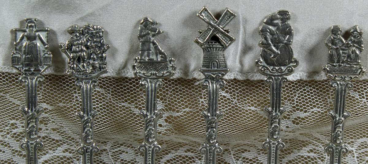 Set of 6 high relief Dutch salt spoons