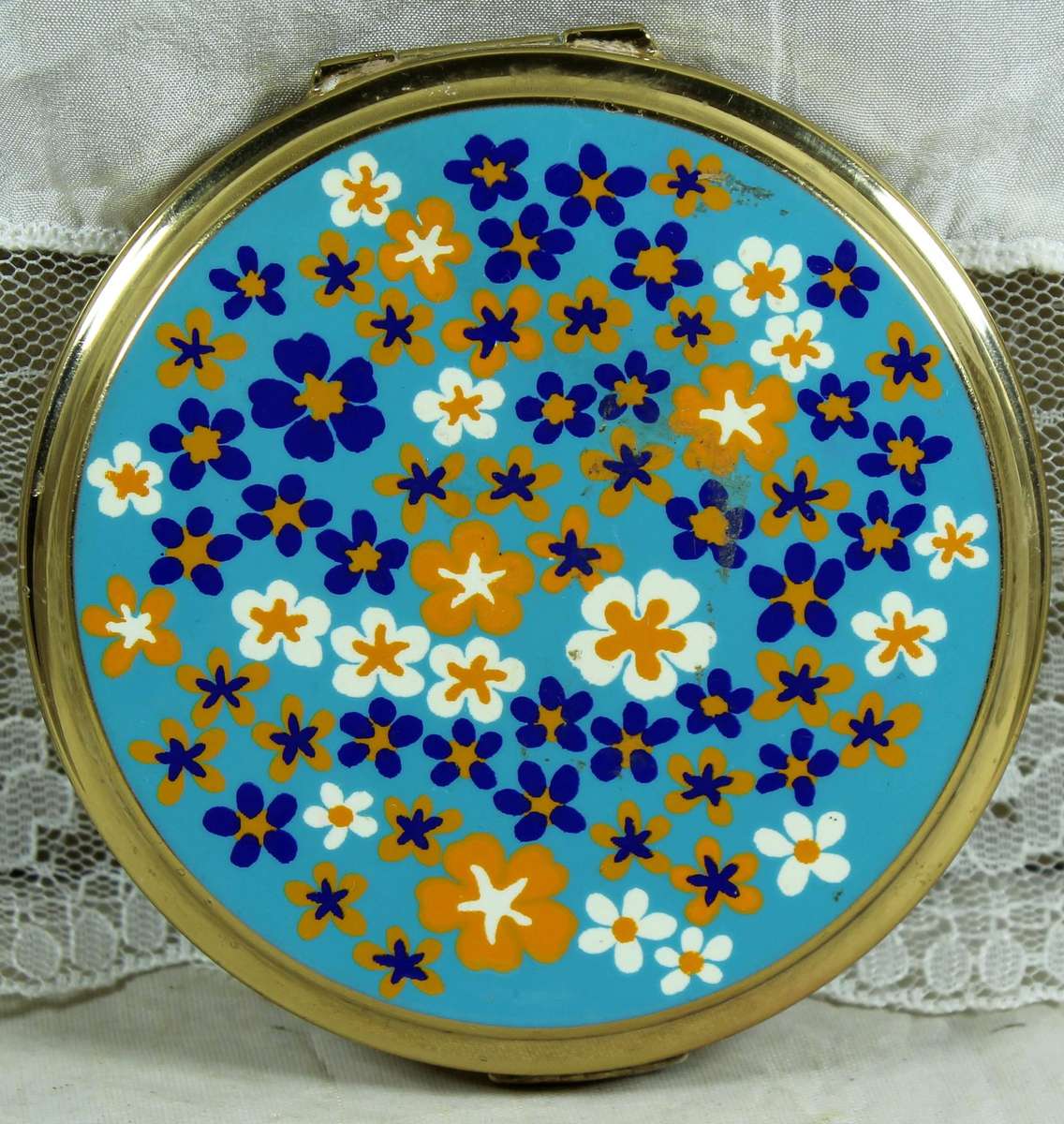 Blue Stratton powder compact with flowers