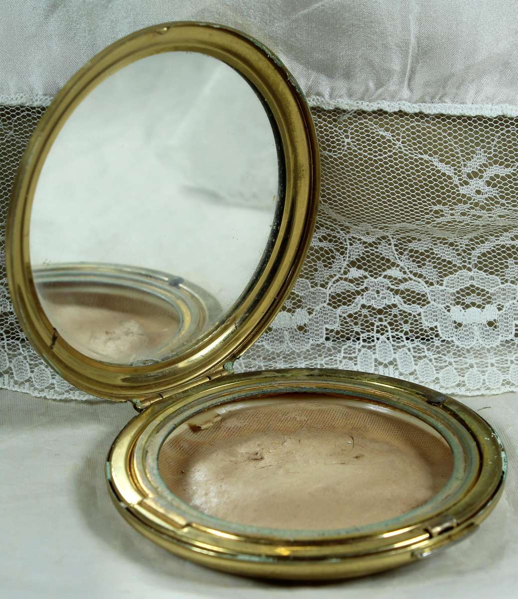 Blue Stratton powder compact with flowers