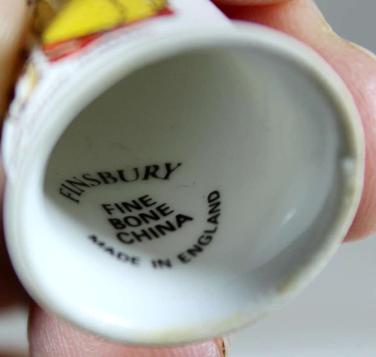 Bone China thimble - Old Mother Hubbard - Finsbury