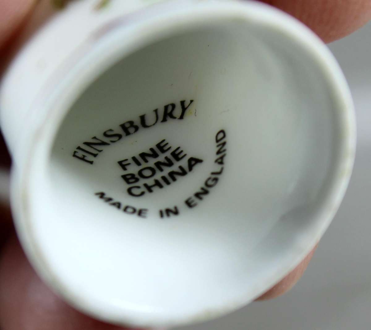 Bone China thimble - Bird among flowers - Finsbury