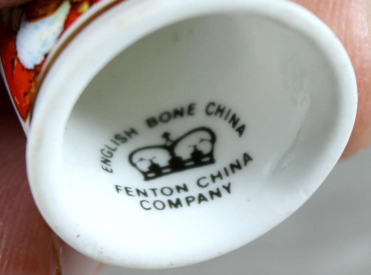 Bone China thimble - Santa Claus - Fenton