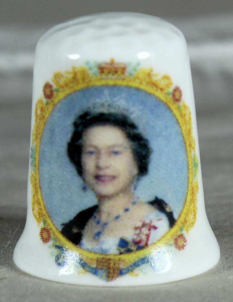 Bone China thimble - Golden Jubilee - Queen Elizabeth