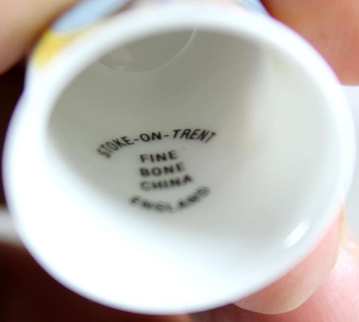 Bone China thimble - Golden Jubilee - Queen Elizabeth