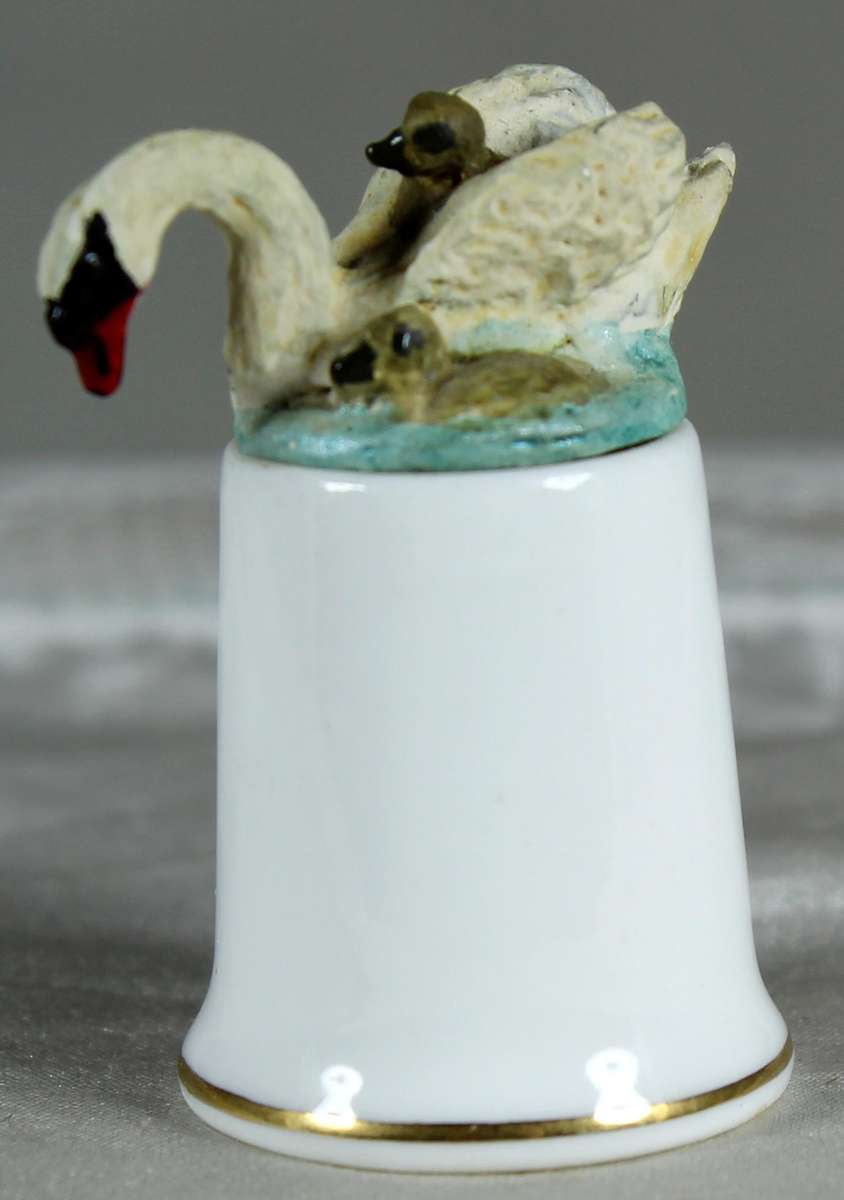 Bone China thimble - swan with babies