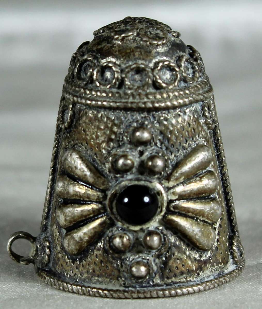 Antique silver thimble - Marked 925 - Onyx and chatelaine chain fitting