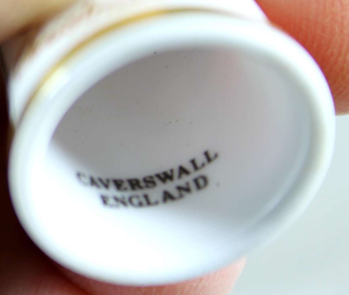 Bone China thimble - Christmas 1981 - Caverswall