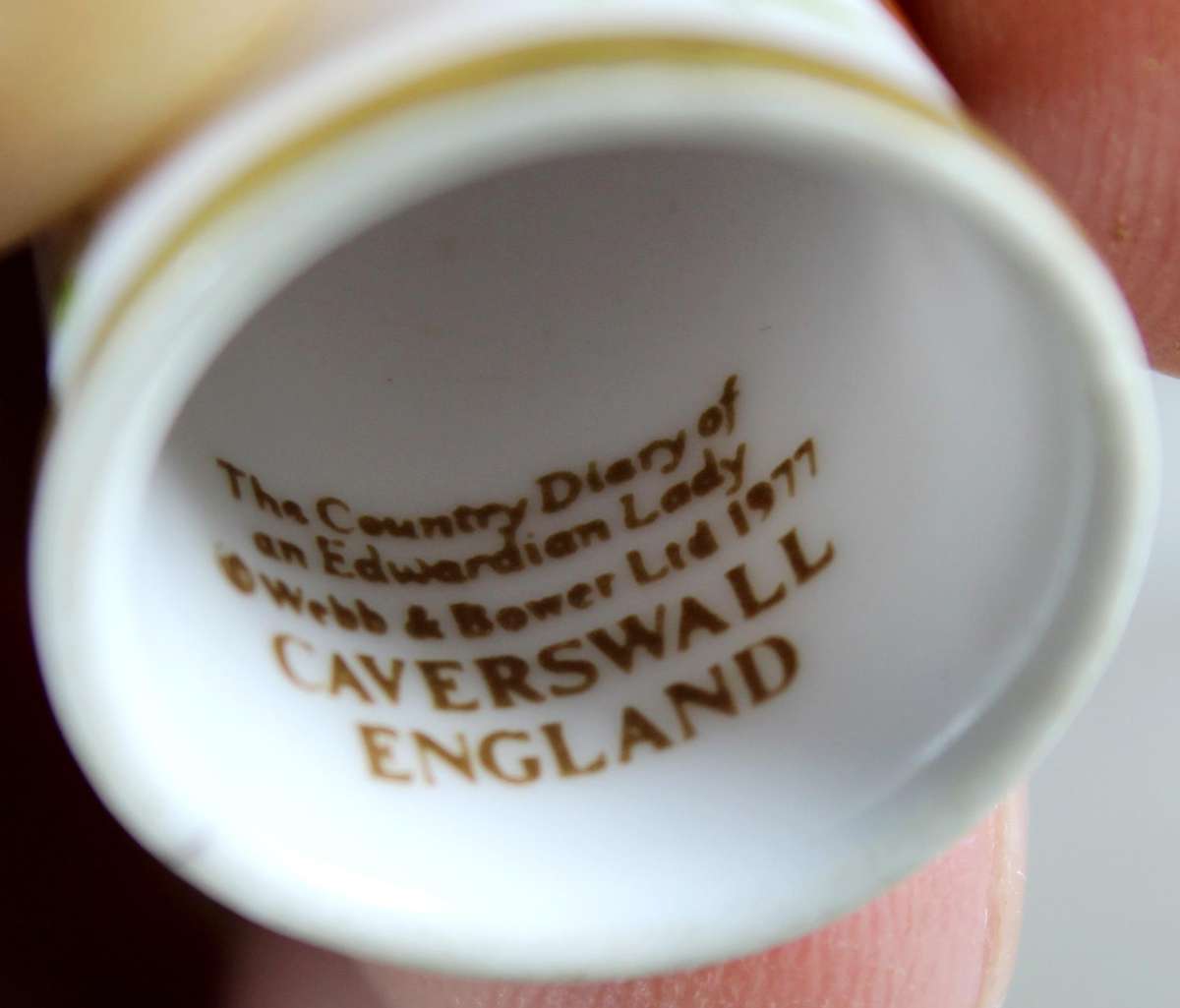 Bone China thimble - July - Caverswall