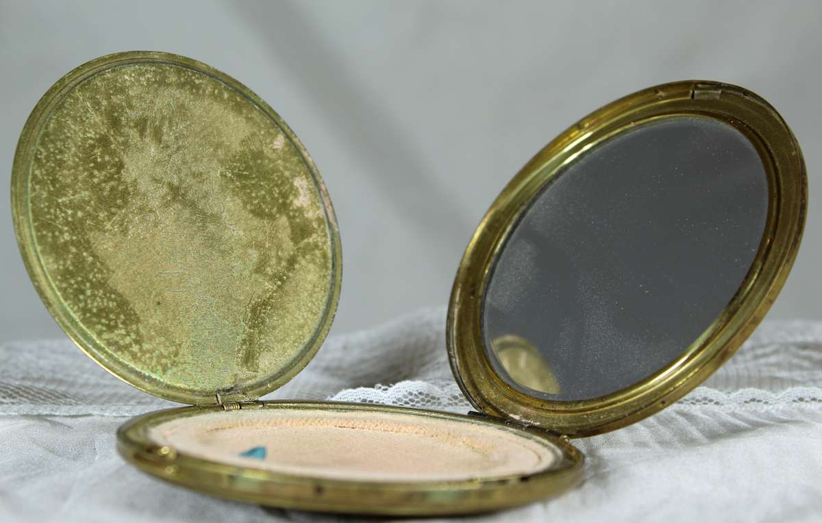 Mother of pearl compact