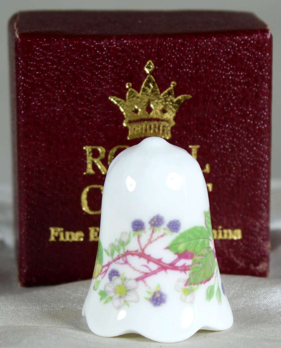 Bone China thimble - Black berries - Royal Court