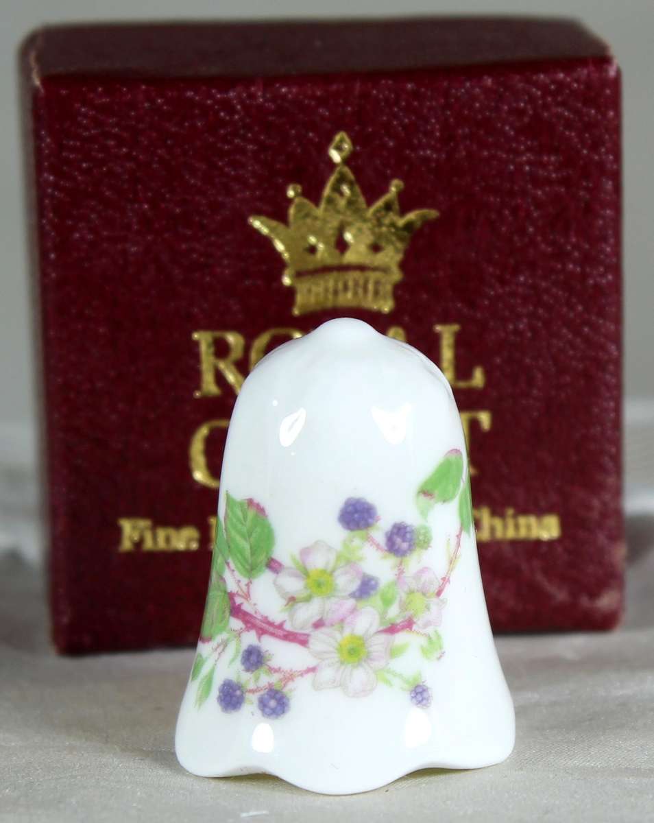 Bone China thimble - Black berries - Royal Court