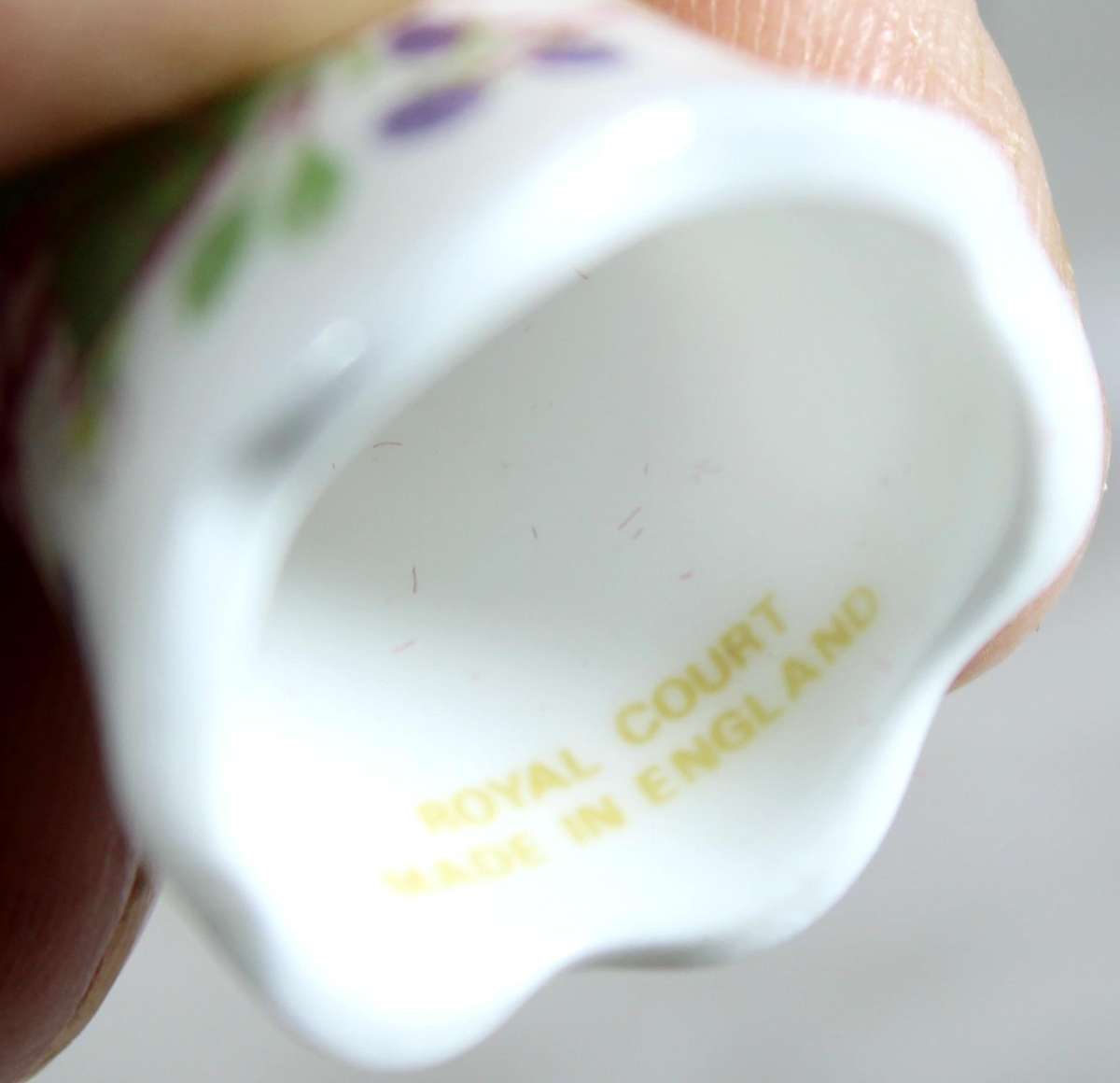 Bone China thimble - Black berries - Royal Court