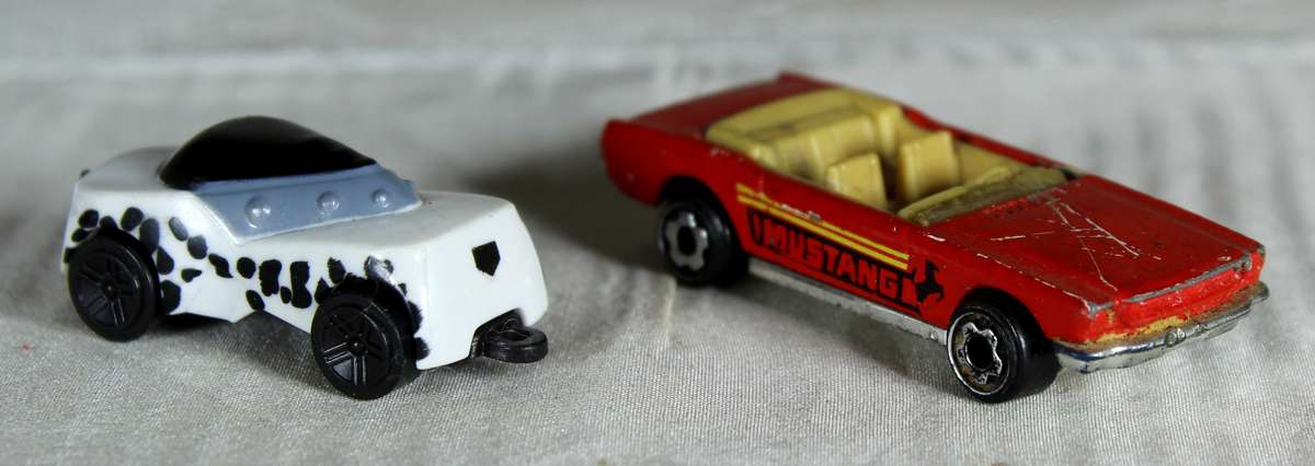 Hotwheels - Micro Car - Metal - Mustang & Plastic Racer