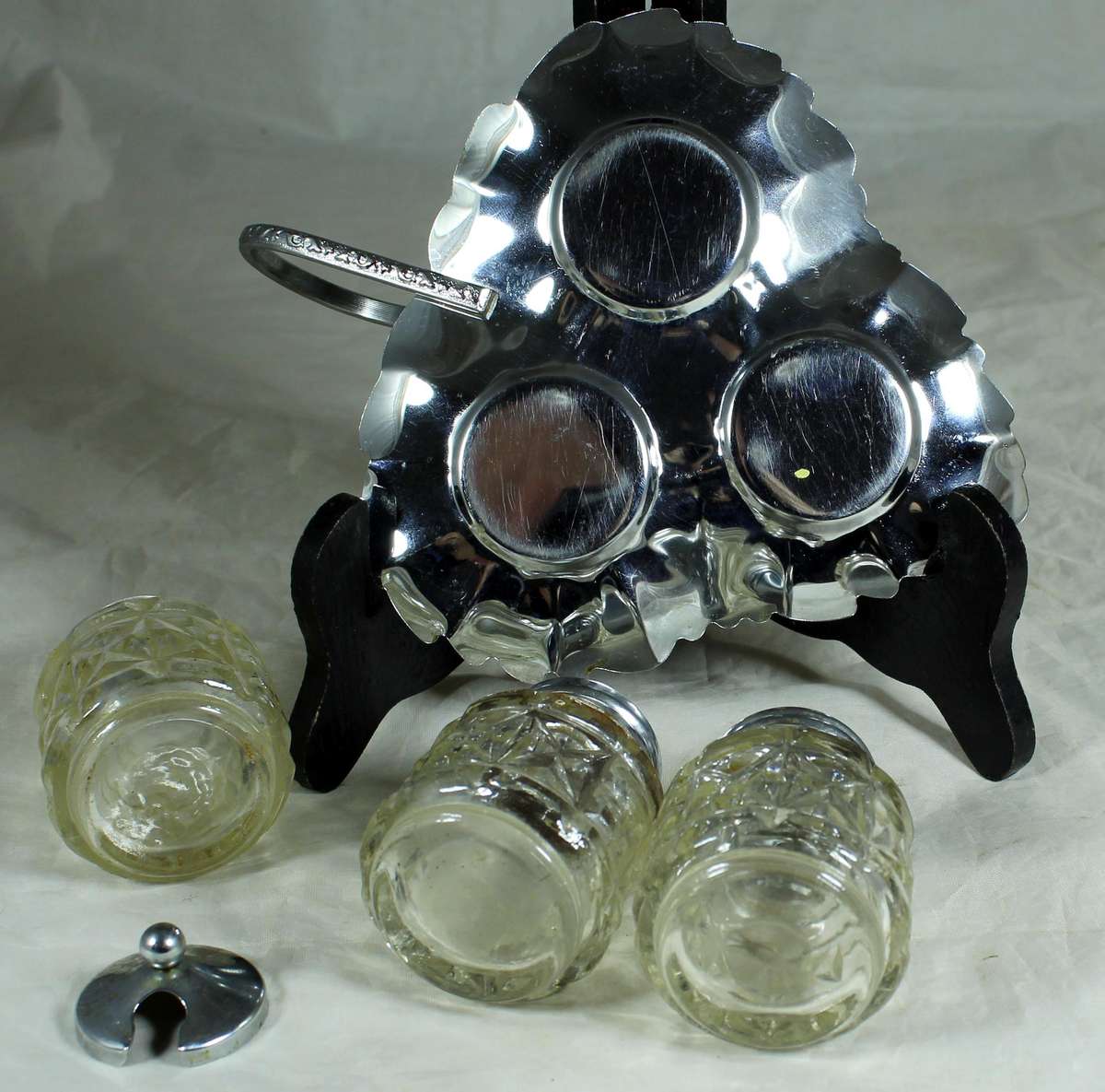 Leaf shaped salt & pepper set